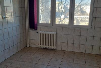 Apartament cu 3 camere decomandat în Pantelimon
