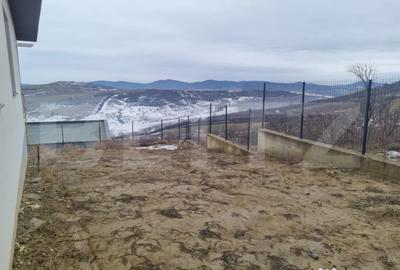Casă cu 4 camere cu Teren 300 Mp în Central - 10