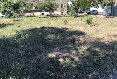 Teren intravilan de 380 mp, în Far - 8