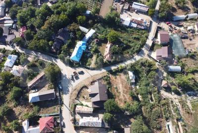 Casă cu 7 camere cu Teren 523 Mp în Central