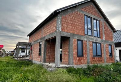 Casă individuală cu 5 camere cu Canalizare în Tărtășești - 1