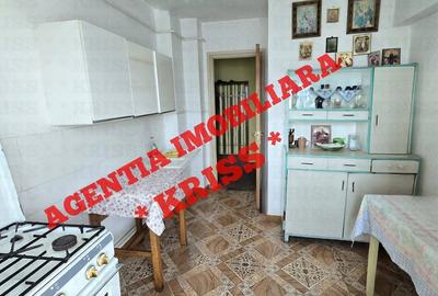 Apartament cu 3 camere decomandat în Găvana - 3