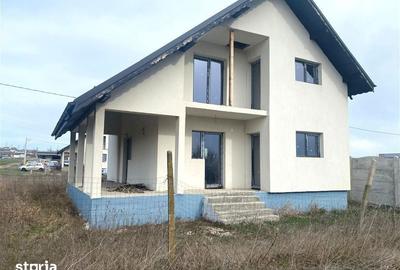 Casă cu 4 camere cu Teren 500 Mp în Central