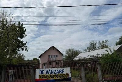 Casă cu 2 camere cu Teren 7100 Mp în Central