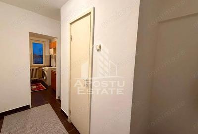 Apartament cu 3 camere semidecomandat, mobilat în Dacia
