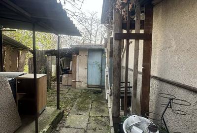 Casă cu 5 camere decomandat cu Teren 252 Mp în Solidarității - 2