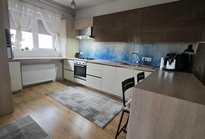Apartament cu 3 camere decomandat în 9 Mai - 2