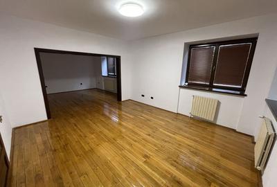 Casă individuală cu 6 camere cu Canalizare în Circumvalațiunii - 16