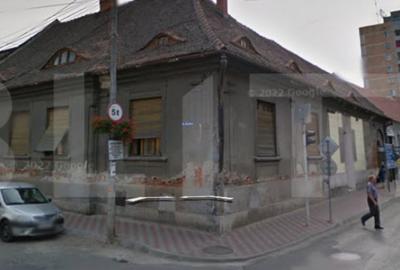 Casă cu 4 camere cu Teren 450 Mp în Central