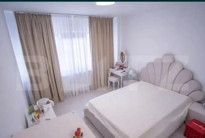 Apartament cu 3 camere semidecomandat în Central - 2