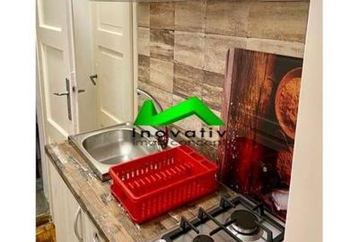 Garsoniera decomandata etaj1 curte Sibu str.9 Mai - 4