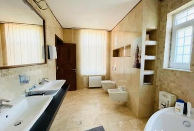 Casă cu 7 camere cu Teren 180 Mp în Parcul Carol - 1