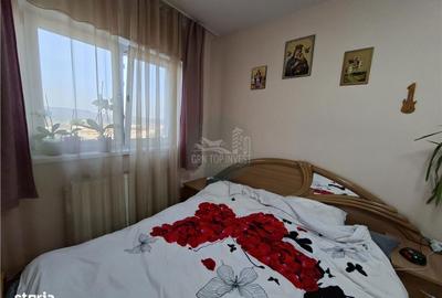 Apartament cu 3 camere decomandat, mobilat în Vasile Aaron - 12