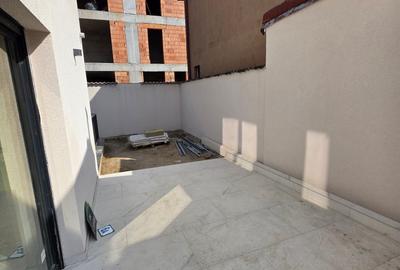 Apartament cu 5 camere decomandat în Aviației - 2