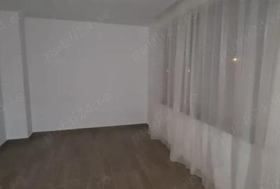 Casă cu 2 camere decomandat în Casa de Cultură