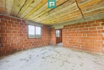 Casă cu 5 camere cu Teren 957 Mp în Beliu - 4