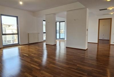 Apartament cu 4 camere decomandat în Băneasa