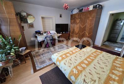 Casă cu 6 camere cu Canalizare în Sub Arini - 10