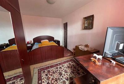 Apartament cu 3 camere decomandat în Cetatea - 3