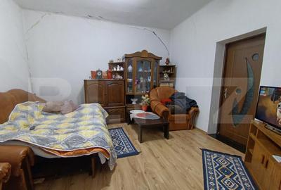 Casa cu 3 camere,baie, bucatarie,anexe.pivni?a teren 800 m - 2