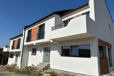 Duplex cu 4 camere cu Canalizare în Chinteni - 2