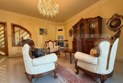 Casă cu 10 camere cu Teren 908 Mp în Central - 15