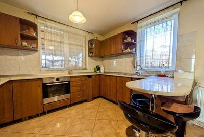 Casa singur in curte Mure? Unirii Zona Pom... Casa singur in curte Mure? Unirii Zona Pom... - 2