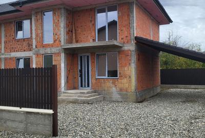 Casă cu 4 camere cu Teren 450 Mp în Goranu - 2