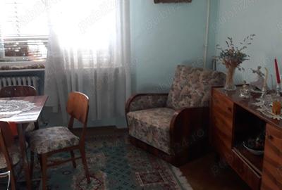 Vand ap.3 cam conf.1 decomandat.bloc de 4 etaje la etajul 4 - 9