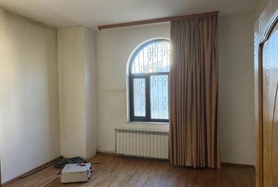 Casă cu Teren 200 Mp în Central - 3
