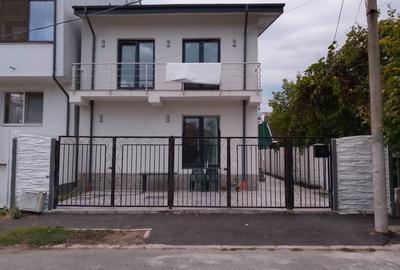 Casă cu 4 camere cu Teren 35 Mp în Central - 8