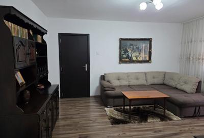 Apartament cu 2 camere semidecomandat în Cetate