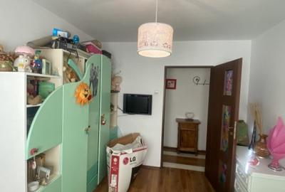 Vanzare apartament 3 camere Etaj 1 Tractorul Brasov - 7