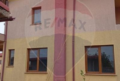 Casă cu 5 camere cu Teren 570 Mp în Săftica - 2