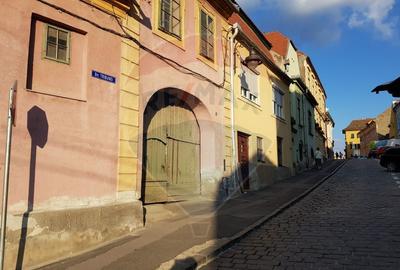 Apartament cu 3 camere de vanzare pe Str.Tribunei - 22