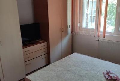 Apartament 3 camere- Zona Sud - etaj 2 - 50 mp  - 64000 euro - 2