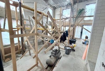 Casă individuală cu 4 camere cu Canalizare în Metalurgiei - 8