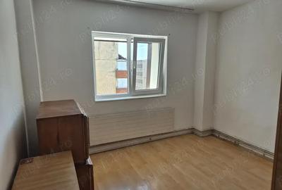 Apartament cu 4 camere decomandat în Victoriei - 3