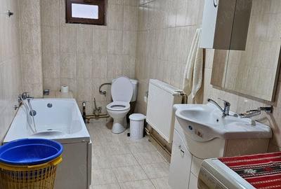 Casă cu 5 camere cu Teren 770 Mp în Găești - 2