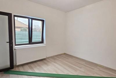 Casă cu 5 camere cu Canalizare în CET - 14