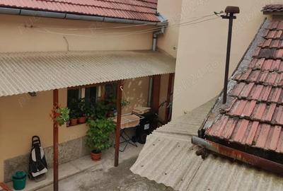 Vand apartament cu 4 camere zona centrala - 1