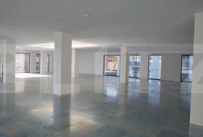 Spațiu comercial, de 283 mp, în Central - 3