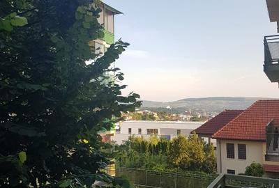 Inchiriez apartament 2 camere, orientare sudica, zona linistita - 1