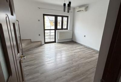 Spațiu comercial, de 100 mp, în Central - 8