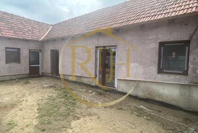 Casă individuală cu 6 camere cu Teren 2160 Mp în Balinț - 4