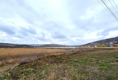 Teren construibil, cu panorama la lac si utilitati, lac Campenesti - 5