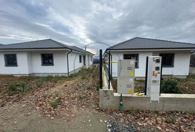 Casă cu 4 camere cu Teren 450 Mp în Central - 1