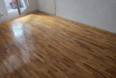 Apartament cu 3 camere semidecomandat în Central - 1