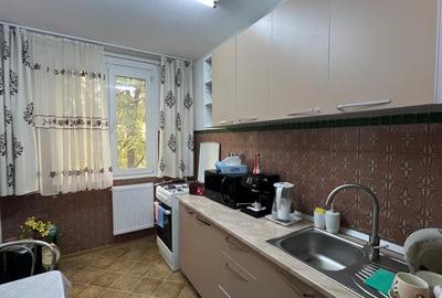 Apartament cu 3 camere semidecomandat, mobilat în Drumul Taberei