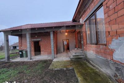 Casă cu 4 camere cu Teren 1475 Mp în Teremia Mare - 2